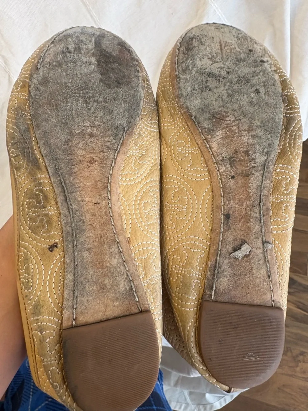 Tory Burch Chelsea Logo‎ Charm Ballet Flat